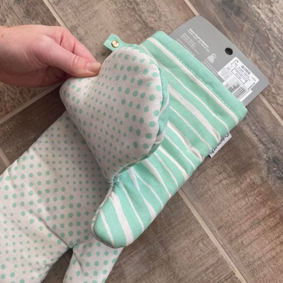 Cuisinart Kitchen Nwt Mint Green Oven Mitt Set Of 2 Poshmark